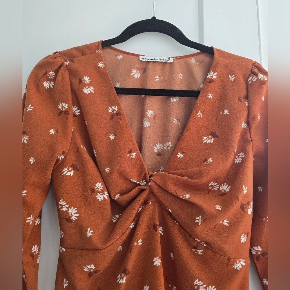 Abercrombie and Fitch long sleeved floral twist front orange blouse size M - Picture 4 of 7